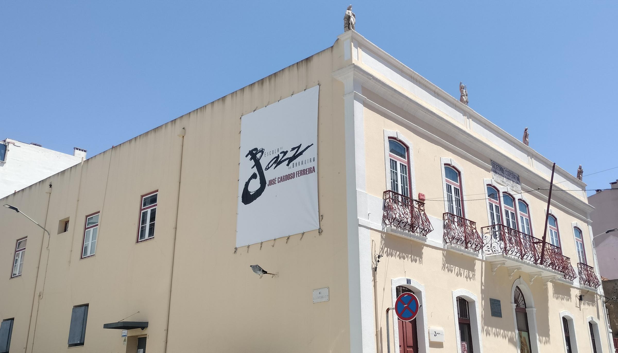 Fachada da Escola de Jazz do Barreiro